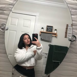 Meet your Posher, Janeris